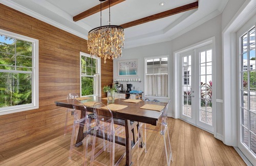 Old Naples House | Olde Naples - Walk to the Beach