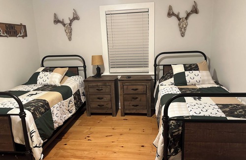 Okeechobee Other | Ole Glory is a Charming 3-bedroom farmhouse in Okeechobee with WiFi, AC