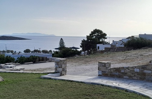 Vissa Villa | Olea Suite Syros offers unique sea views in a house with parking and Wi-Fi.n