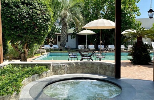 Panza Apartment | "Oleander cottage" with garden, swimming pool and spa hot tub