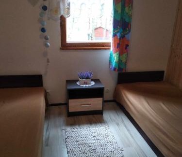 Biskupiec Cabin | Oleandria-, Domek Poziomeczka" nr 33 -ogrzewany w okresie jesienno-zimowym
