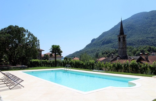 Mergozzo Apartment | Oleandro 1 apartment in Mergozzo with pool