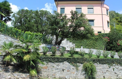 Mergozzo Apartment | Oleandro 1 apartment in Mergozzo with pool