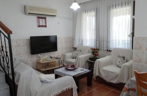 Kadnlar Denizi Mahallesi Villa | Olimpik yüzme havuzlu lüks triplex villa