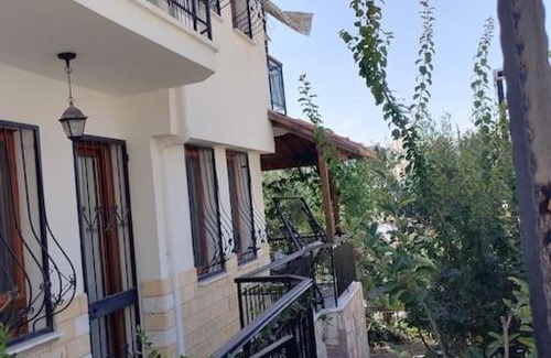 Kadnlar Denizi Mahallesi Villa | Olimpik yüzme havuzlu lüks triplex villa