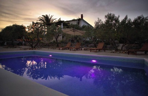 Solta Apartment | Olive - Pool, Jacuzzi - Tvrdic Honey Farm