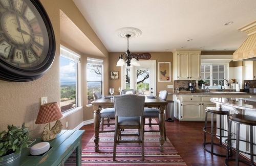 Paso Robles House | Olive Ranch by AvantStay | Enjoy Sunsets over the Valley | 4.5 Acre Ranch Home