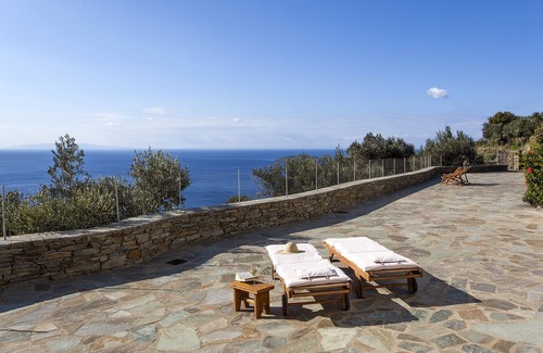 Batsi Villa | Olive Tree House -Comfortable living, breathtaking sea views, bbq and garden