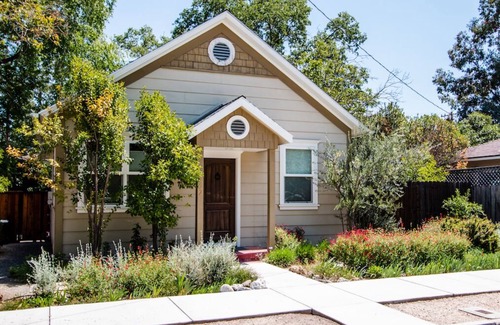 Paso Robles Cottage | Olive with a Twist-Right in the Heart of Paso Robles on the West Side!
