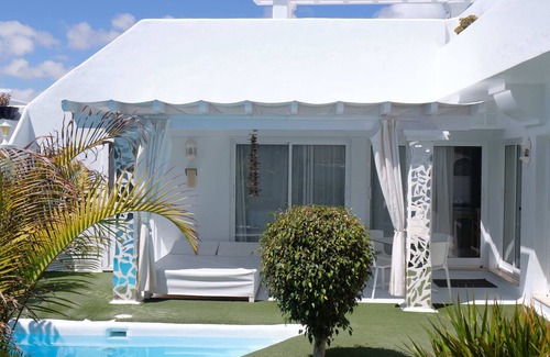 Geafond Villa | Olivia luxury villa with 3 bedrooms, 4 bathrooms and private heated pool