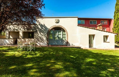 Rignano sull'Arno Villa | Olivo Deluxe Suite Apartment, elegant and modern 80 sqm suite with 2 double bedrooms, 2 private .