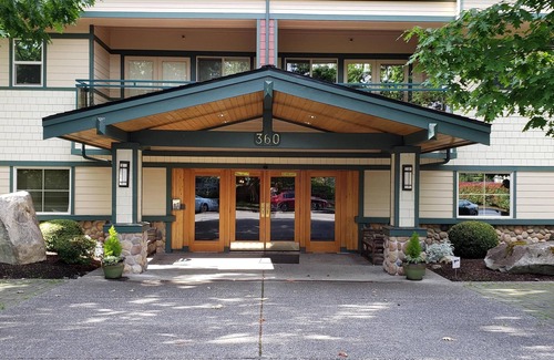 Bainbridge Island Condo | Olympic - Jacuzzi/swim spa/sauna - just a 10-minute walk to Downtown Bainbridge