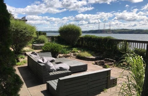 Saint-Laurent-de-l'ile d'Orleans Ski Chalet | Om chalet 2 avec spa et foyer bordé du fleuve