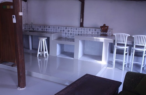 Catur Tunggal House | Omah Putih Small Limasan