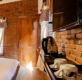 Bangunjiwo House | Omah Teras Bata Guesthouse