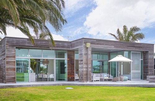 Omaha House | OMAHA PALMS - OMAHA HOLIDAY HOME, family friendly in Omaha
