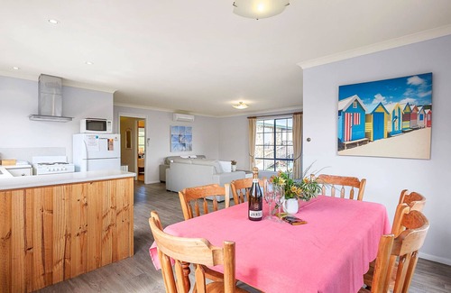 Alonnah House | Omaroo Cottage Bruny Island