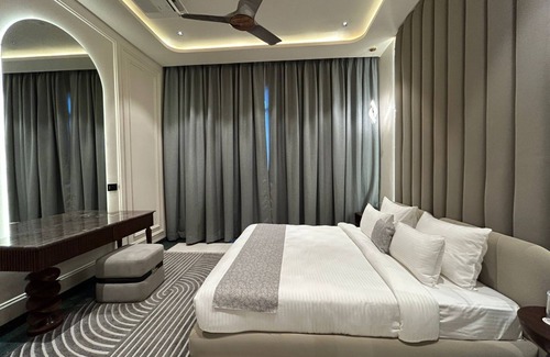Raipur Hotel | Omaya Suites