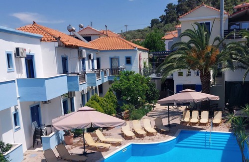 Anaxos Apartment | Omega Rooms Anaxos family run apartments with pool just 400m to the beach