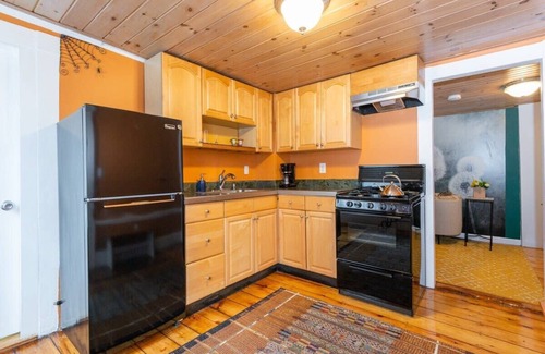 Salem Apartment | *Omi's 1BR Witch-House/Downtown Salem/Hocus Pocus