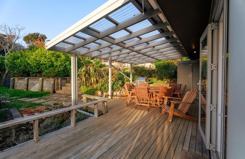Omiha Villa | Omiha Oasis with seaviews and spa pool