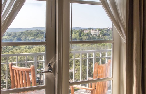 Cabin Ridge Estates Resort | Omni Barton Creek Resort & Spa Austin