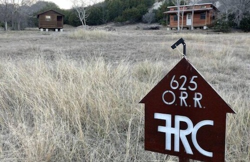 Leakey Cabin | On 3 Twisted Sisters Loop, Great for Motorcycles, Couples Getaway, Pets Welcome!