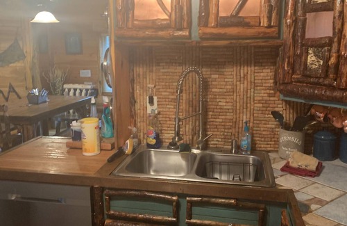 Cable Cabin | On a 3200 acre lake with 400 ft of frontage. Great fishing kayaking boating fun
