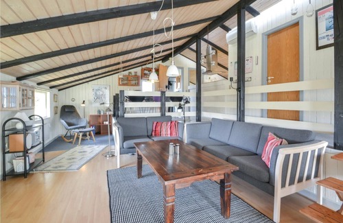 Rindby Strand House | On an attractive dune plot in Rindby lies this well-maintained, beautiful summer house, which is exc