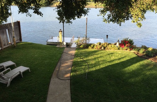Walnut Grove House | On an ISLAND bring your BOAT 24 FT Private Dock & PET FRENDLY!