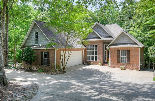 Auburn - Opelika House | On border of Auburn & Opelika. Just off exit 57, easy access to both downtowns!