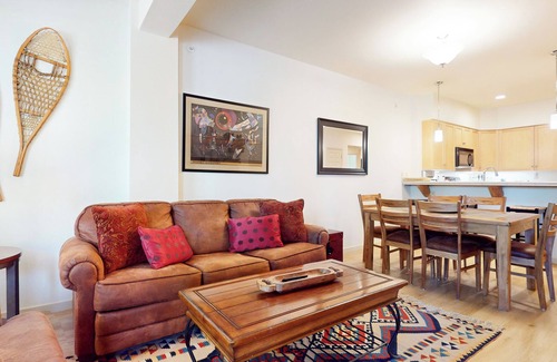 Mammoth Lakes Condo | On Golf Course! Lovely Furnished, Private Laundry. Pool On-site