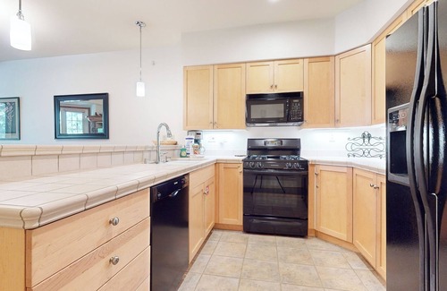 Mammoth Lakes Condo | On Golf Course! Lovely Furnished, Private Laundry. Pool On-site