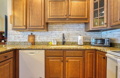 Inman House | On Lake Bowen- Large dock, Million $ views, cozy and clean!