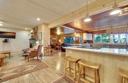 East Jordan House | On Lake Charlevoix | Fire-pit | Private Dock | Secluded Getaway/dog friendly