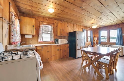 Cedarville Cabin | On Lake Huron: Pet-Friendly Cabin 10 in Cedarville