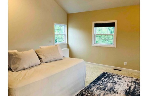 Syracuse House | “On Lake Time” a 💎 in the ❤️ of Lake Wawasee