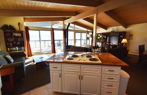 Dillon Condo | On Lake! Top Floor, WOW Views, Deck! Elevator, Hot Tub. Walk to Concerts