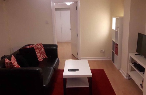 Chapeltown Apartment | On regular bus routes to Leeds City Centre and Headingley.