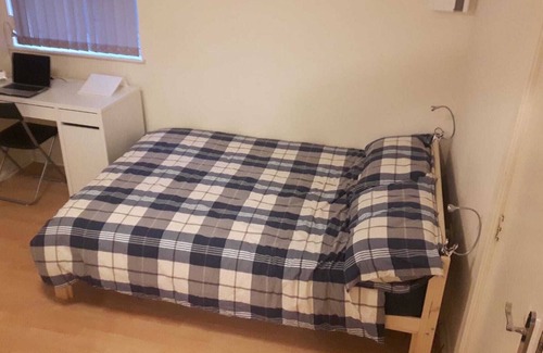 Chapeltown Apartment | On regular bus routes to Leeds City Centre and Headingley.