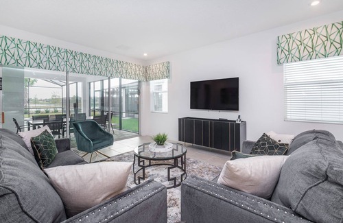 Southwest Orlando House | On Resort/Home Office/Private Pool and Spa/Surf Simulator/Wifi