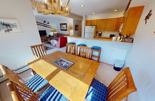 Mountain House Condo | On River Trail, Deck. Walk/Shuttle to Shops, Dining, Events. 2 Hot Tubs