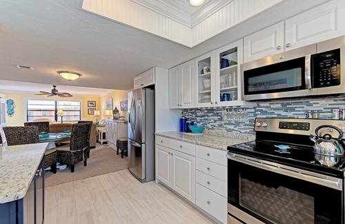 Siesta Key Condo | On Siesta Key/Crescent Beach,View, pool, 2 Bed 2 Ba, plus pull out Queen,