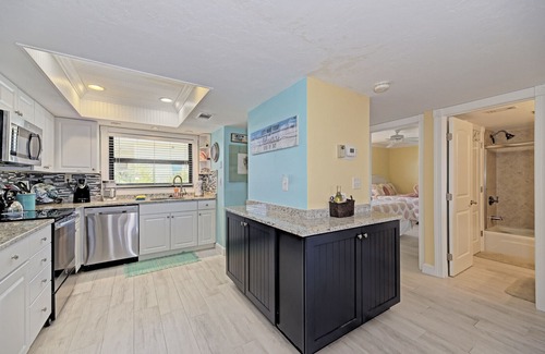 Siesta Key Condo | On Siesta Key/Crescent Beach,View, pool, 2 Bed 2 Ba, plus pull out Queen,