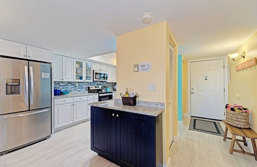 Siesta Key Condo | On Siesta Key/Crescent Beach,View, pool, 2 Bed 2 Ba, plus pull out Queen,