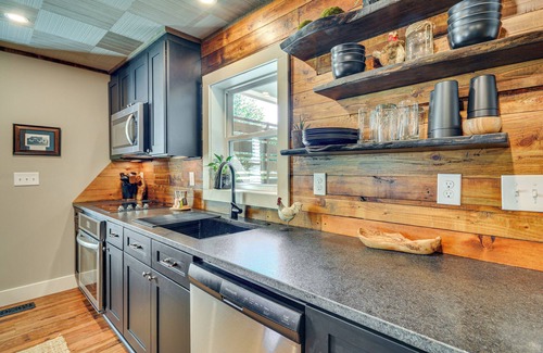 Thomasville House | On-Site Pond: Nature-Filled Winston-Salem Retreat!