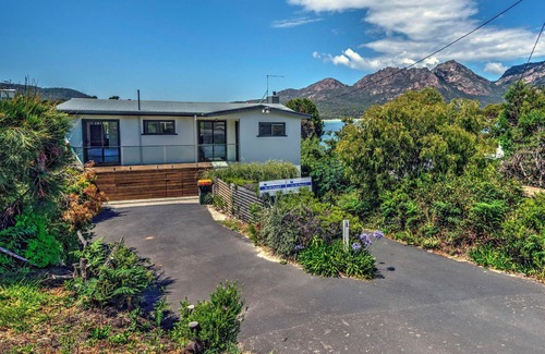 Coles Bay Apartment | On the Beach 2 - Freycinet Holiday Houses