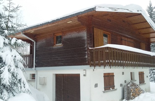 Xonrupt-Longemer Ski Chalet | On the edge of a forest, in a peaceful setting, comfortable wooden chalet rated 3 stars.