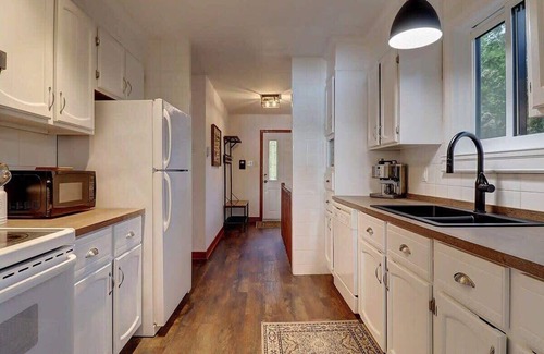Memphremagog Regional County Municipality Ski Chalet | On the edge of lac Lovering - Spa - Monthly