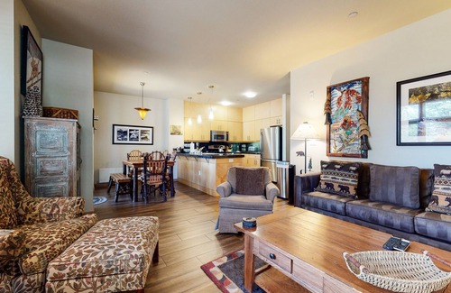 Mammoth Lakes Condo | On the Golf Course! Bright, Updated. Gas Grill, Wash/Dryer, Relaxing Location